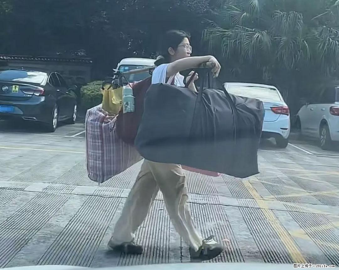 全网追的“扁担女孩”,找了一份暑假工,时薪12元 - 铜仁生活资讯 - 铜仁28生活网 tr.28life.com